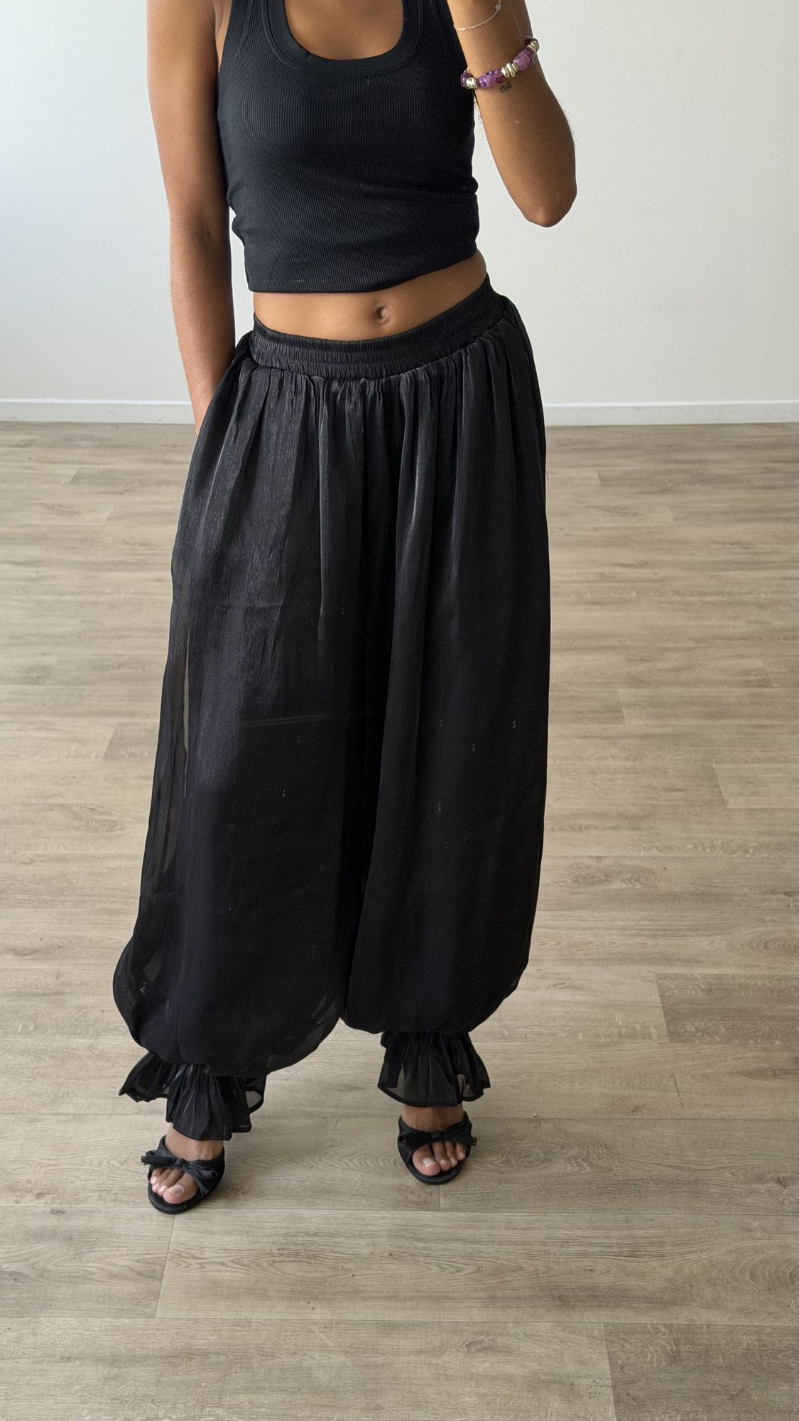 Pantalon ballon satin noir - plein pied