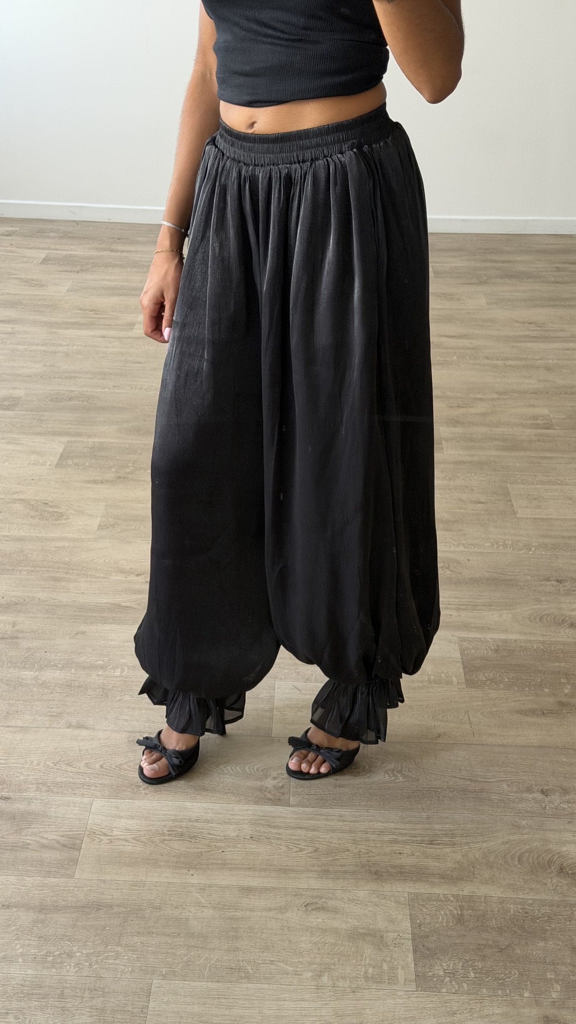 Pantalon ballon satin noir - porté