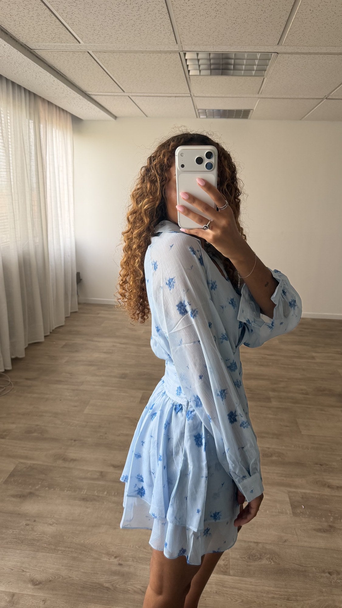 Robe fleurie bleu ciel - détail