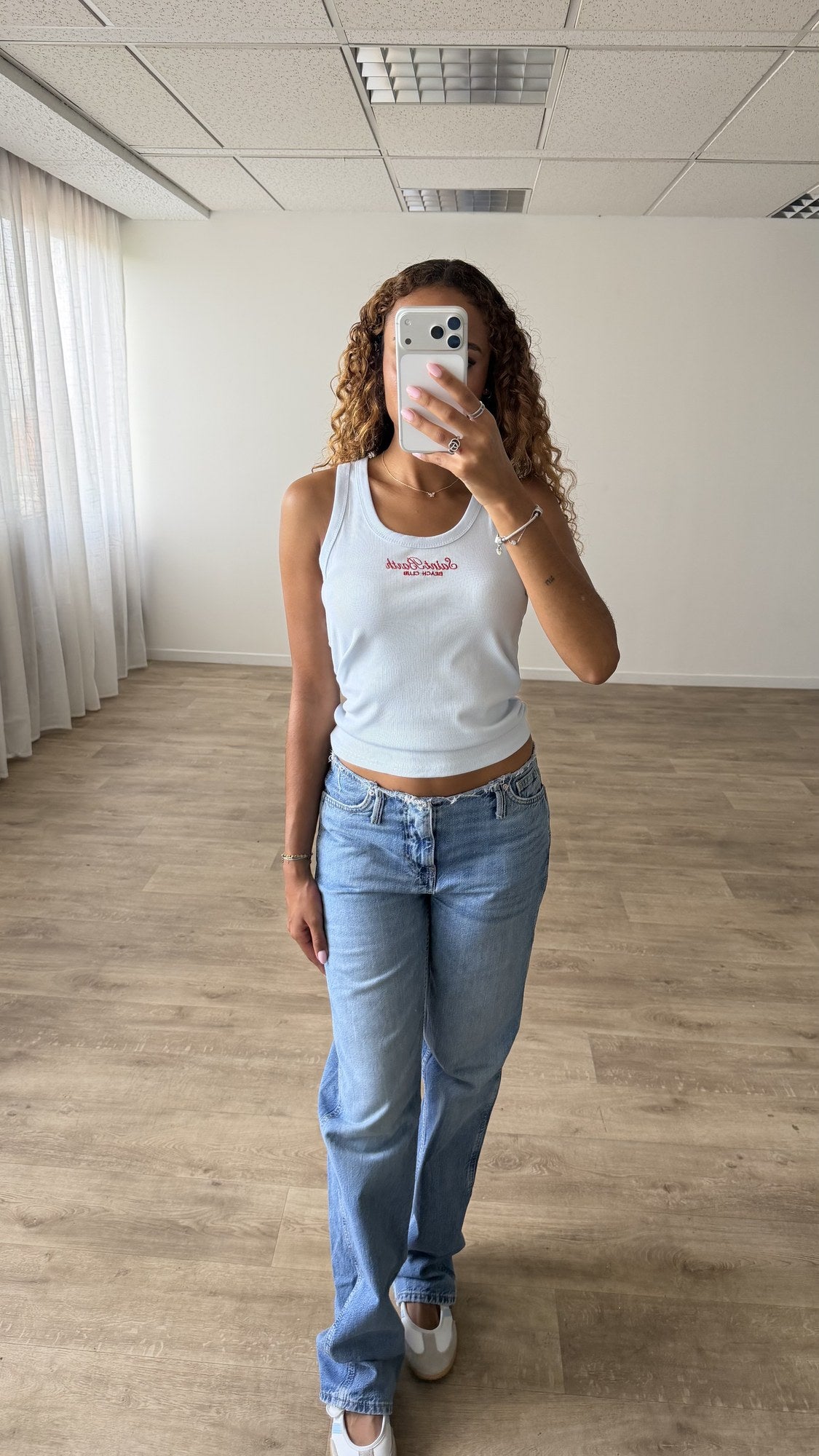 Top Saint Barth Bleu - détail broderie